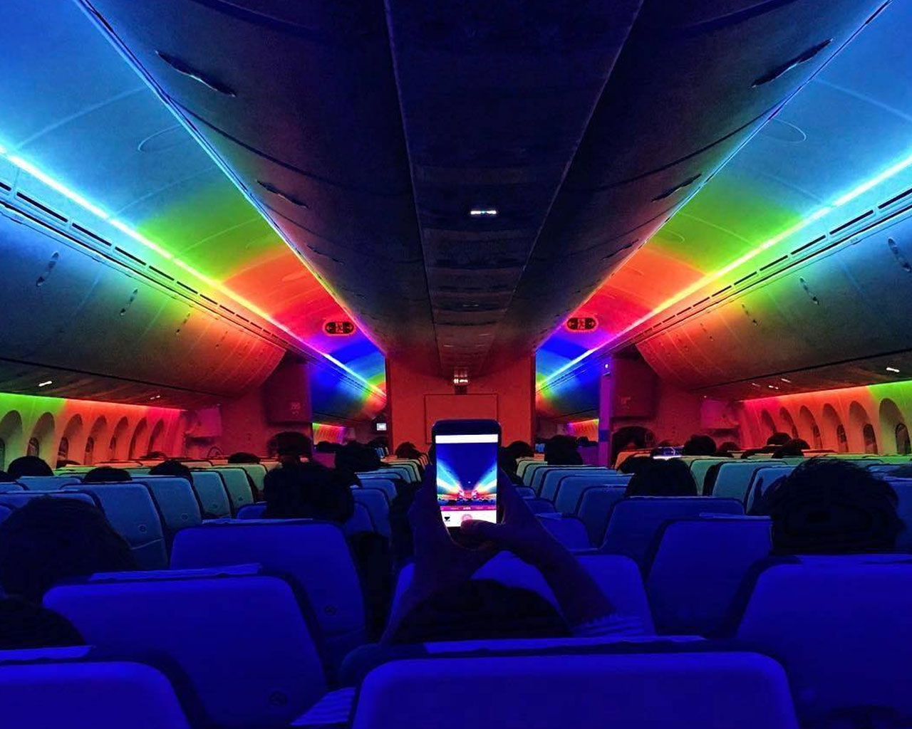 Scoot with Dreamliner 787. Colourful mood lights that change depending on the time of the day